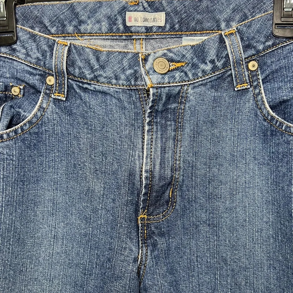 No Boundaries Medium Wash Flare Leg Jeans - size 11A - Picture 5 of 8